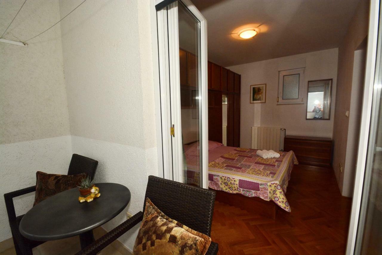 אומיס Apartman Vanja מראה חיצוני תמונה