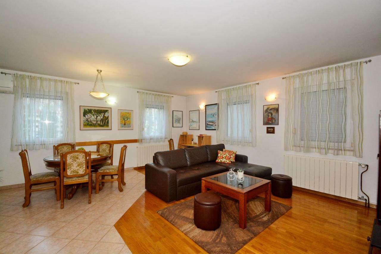 אומיס Apartman Vanja מראה חיצוני תמונה