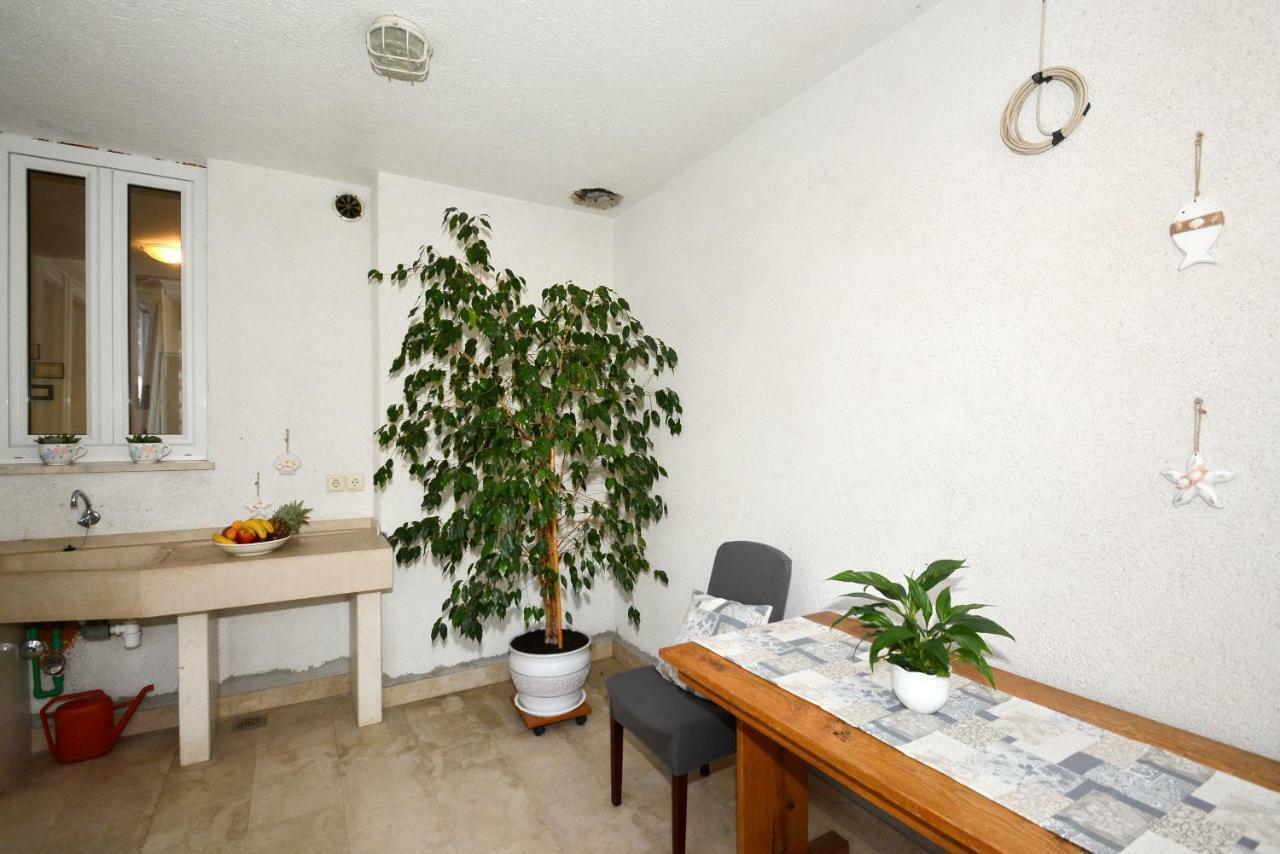 אומיס Apartman Vanja מראה חיצוני תמונה
